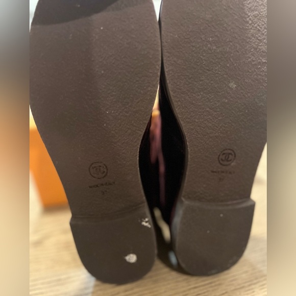 Authentic Chanel Interlocking CC Logo Velvet Lace-Up Boots in Burgundy. Size 7 - Picture 4 of 8